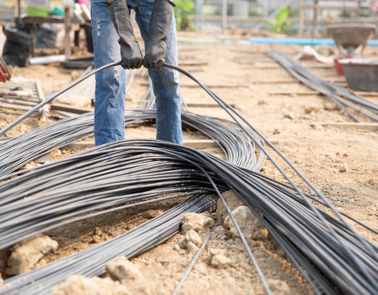 group-steel-rod-tight-by-chain-lift-up-construction-site